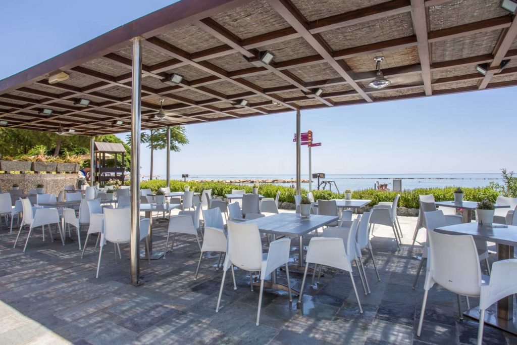 Crowne-Plaza-Limassol-Hotel-Med-Resto-Bar