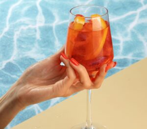 Drinks by the pool. Γιορτάζοντας Hen πάρτι στη Λεμεσό